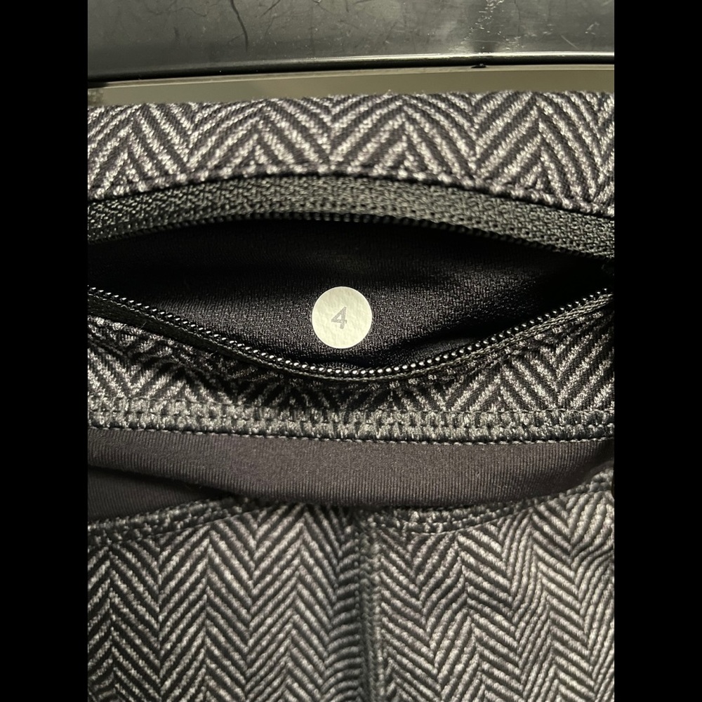 Lululemon Run: Inspire Crop II *All Luxtreme Giant Herringbone Heathered Black 4 - Picture 6 of 7